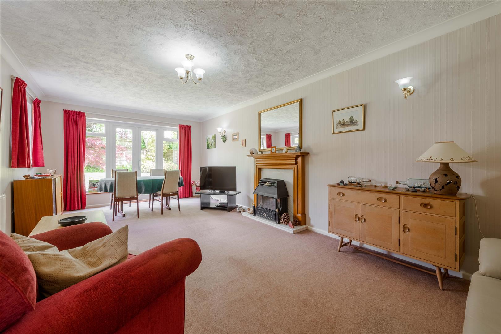 3 bed property in Wollescote Road, Stourbridge